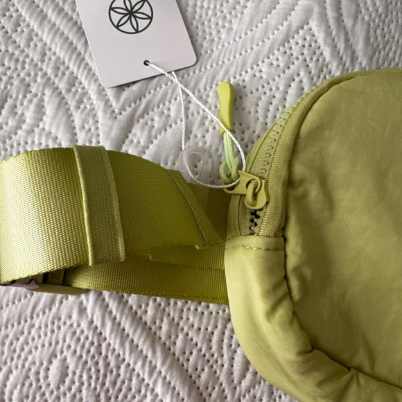 FANNY PACK NWT - Picture 3 of 4